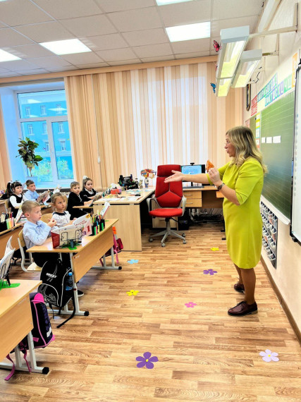 Первые школьные дни первоклассников.